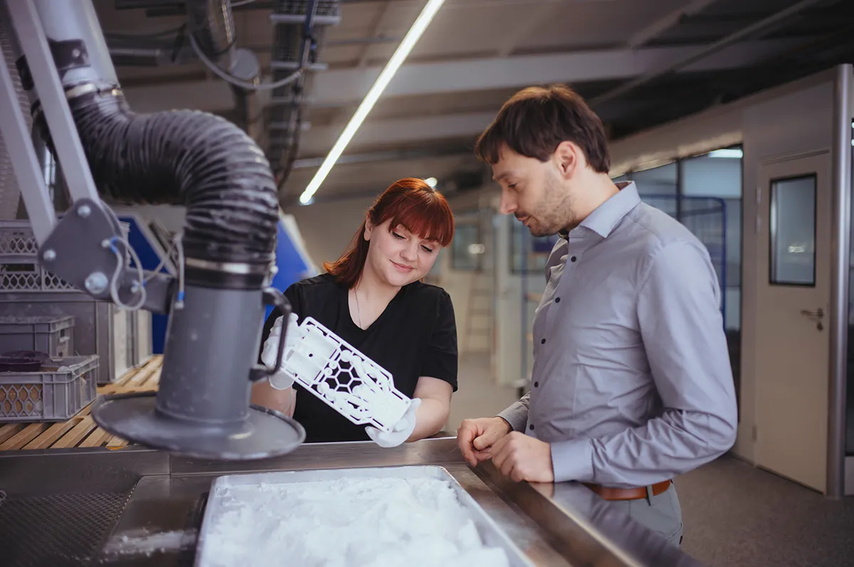 <h3 style="text-align: center;"><font color="#ffffff">Performance <br>materials.</font></h3>